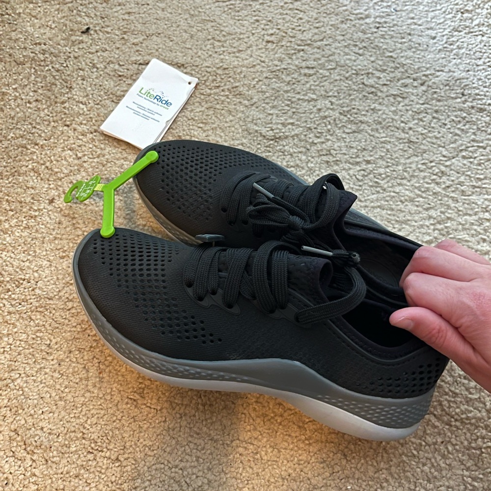 NWT Crocs LiteRide 360 Pacer Sneakers - Women’s 7 black/slate gray